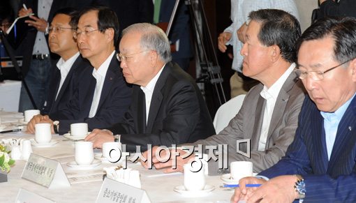 [포토]'화학물질 안전관리' 논의하기 위해 모인 경제 5단체 