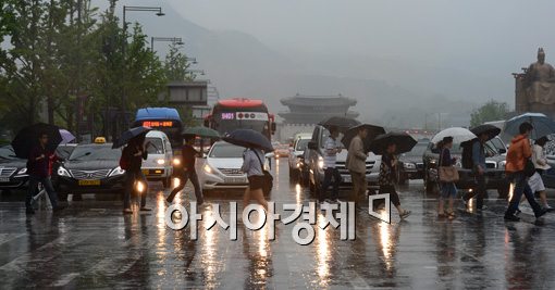 [포토]출근길, 우산 잊지마세요 