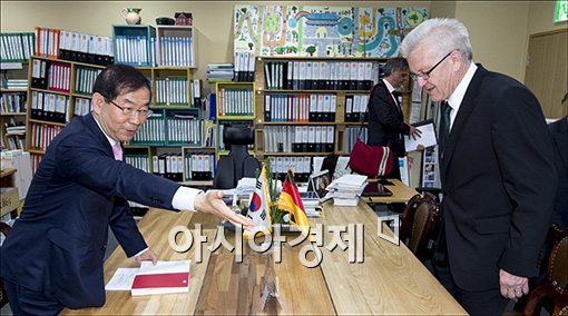 [포토]빈프리트 독일 상원의장 만나는 박원순 시장