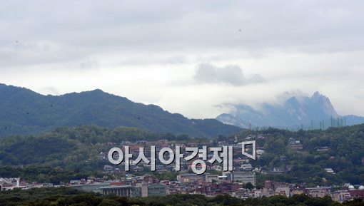 [포토]산봉우리 위 구름봉우리 