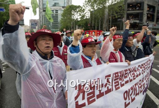 [포토]구호 외치는 건설노동자