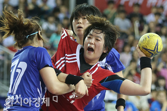 [포토] 류은희 '막아도 쏜다!'