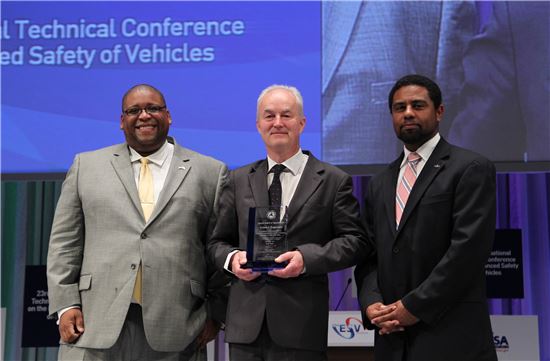볼보자동차, '국제 자동차 안전기술회의'서 특별상 수상