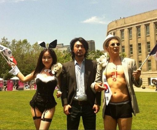 낸시랭, 가터벨트 차림으로 파격 퍼포먼스 진행 '눈길'