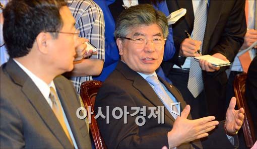 [포토]모두발언 중인 김중수 한은 총재