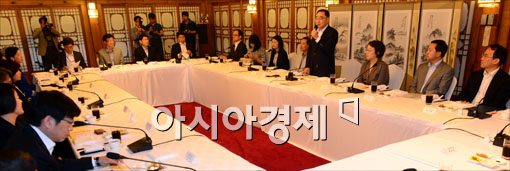 [포토]정홍원 총리, 3대폭력 근절 오찬간담회 참석