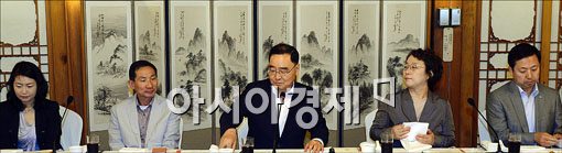 [포토]정홍원 총리, 3대 폭력 근절 오찬간담회 참석