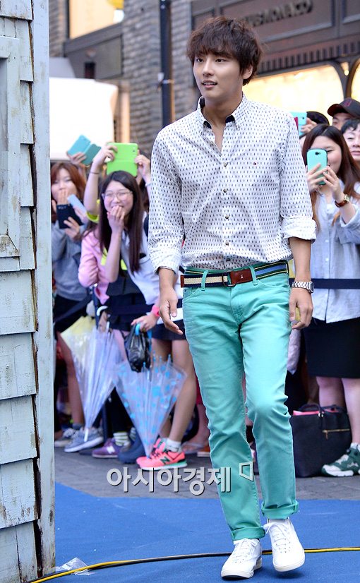 [포토]윤시윤, 시원한 '파스텔톤 패션'