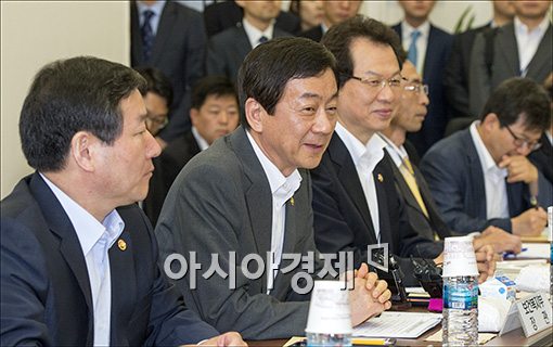 [포토]안심보육 관련 발언하는 진영 복지부 장관
