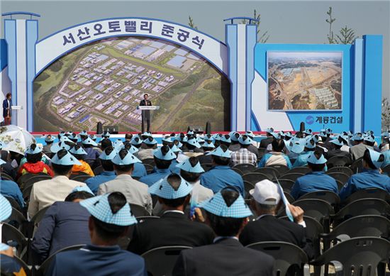 이완섭 서산시장이 축사를 하고 있다.