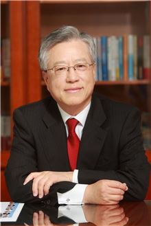 이석채 KT 회장 "올해 그룹내 2000명 정규직화"