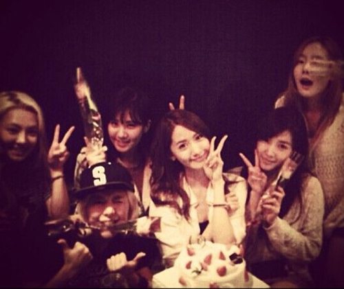 윤아 생일파티, 소녀시대 멤버들이 한자리에 뭉쳤다 '훈훈'