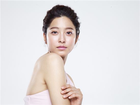 박세영, 여인의 향기 물씬 풍기는 화장품 광고컷 공개