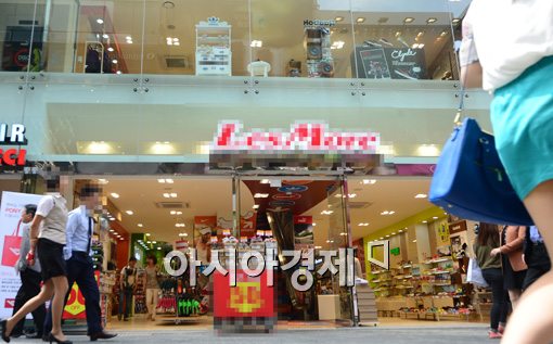 [포토]에어컨 틀고, 문 열고 