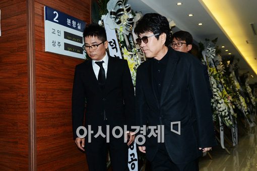 [포토]故 이종환 빈소 향하는 조용필