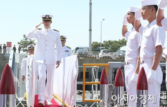 [포토] 박태환 '거수경례 받으며'