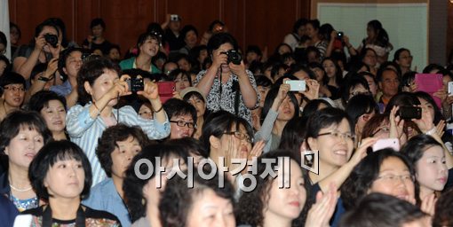 [포토]2013년 한국 아줌마들의 필수품 '카메라'