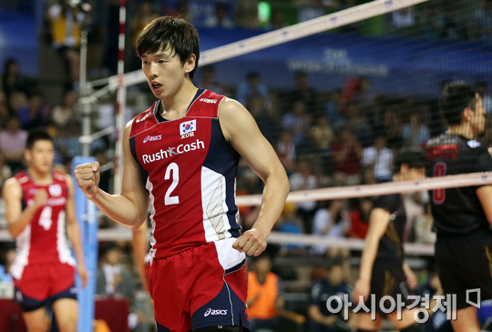 [포토] 주먹 불끈 한선수 '우리가 이긴다'