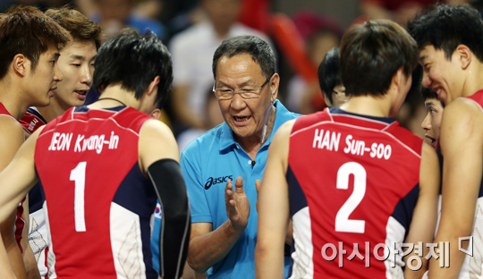 [포토] 작전지시 내리는 박기원 감독