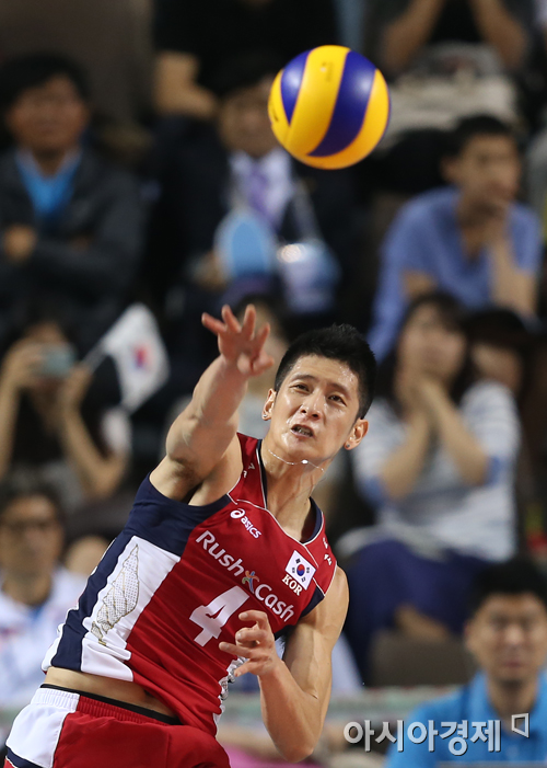 [포토] 문성민 '파워 넘치는 서브!'