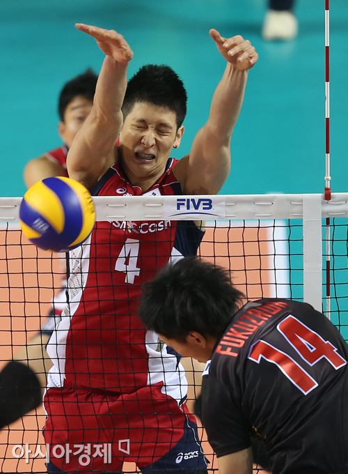 [포토] 문성민 '눈을 질끈 감고!'