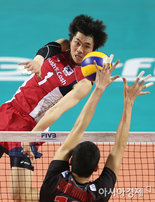 [포토] 스파이크 때리는 전광인