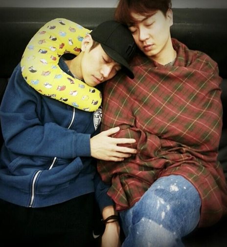 에릭 앤디 쪽잠 포착…"잠자는 모습도 훈훈하네~"