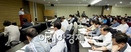 [포토]에너지관련 공공기관장 집합 시킨 윤상직 장관