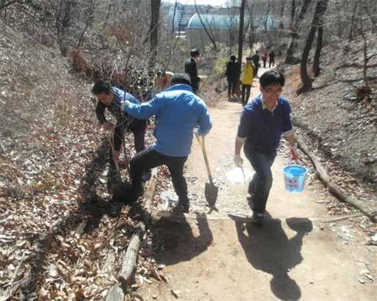 관악구, 주민이 직접 공원 돌본다 