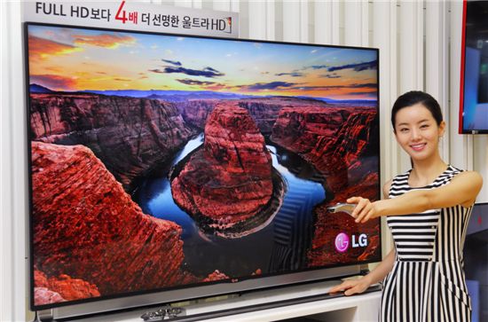 차세대 TV 자신감 붙인 LG…"삼성보다 200만원 더"