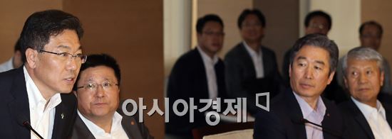 [포토]윤상직 장관 입에 쏠린 산업계 눈
