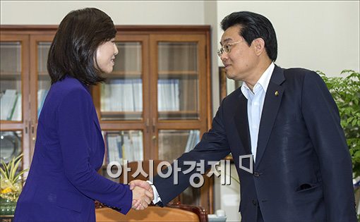 [포토]여성가족부 장관 만나는 전병헌 원내대표