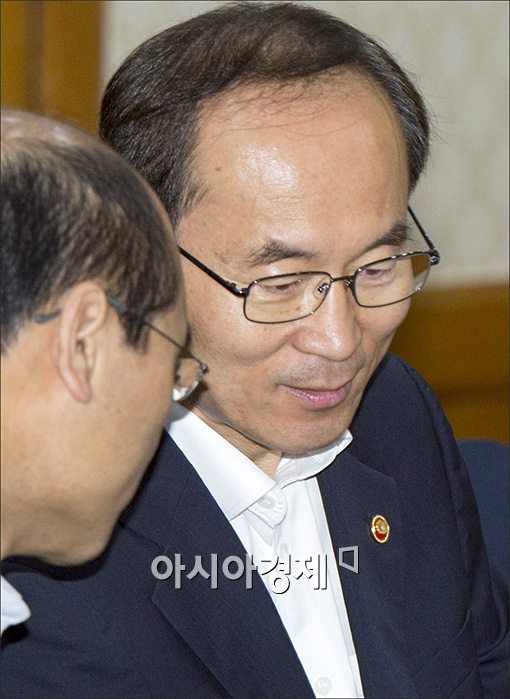 [포토]가습기 피해 대책 논의 당정에 참석한 윤성규 장관