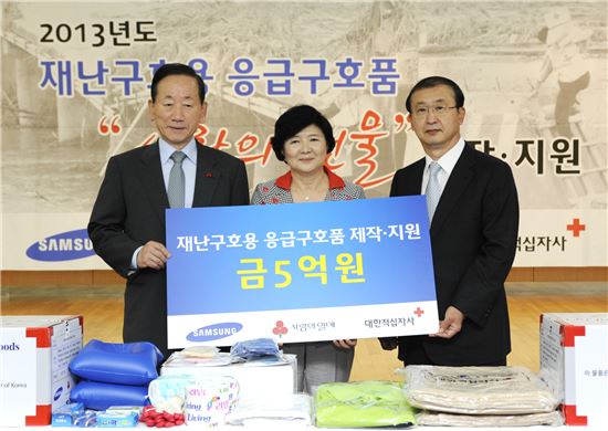 삼성, 적십자사에 5억원 상당 응급구호품 지원