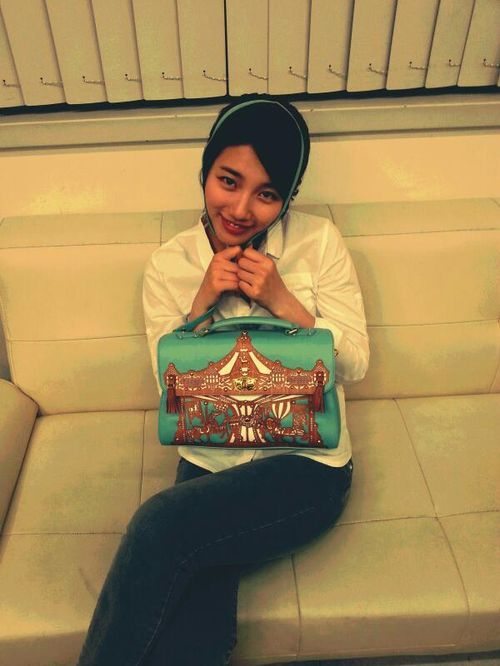 수지, '구가의 서' 본방사수 요청 포즈 "장화신은 고양이 생각나"