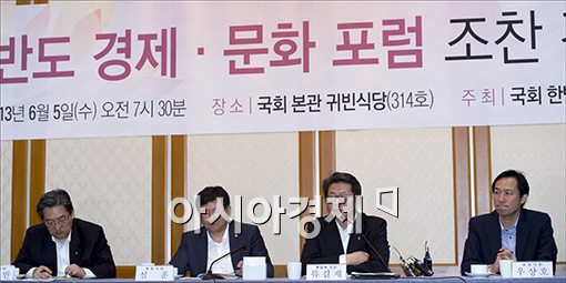 [포토]한반도 안보 상황에 대해 발언하는 류길재 장관