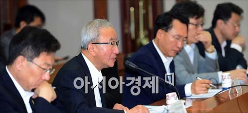 [포토]회의 주재하는 현오석 부총리