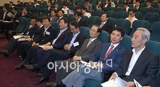 [포토]창조금융토론회에 참석한 신제윤 금융위원장