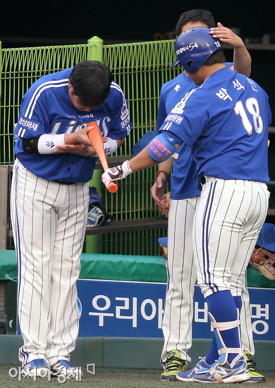 [포토] 진갑용 '두 손 모아 고개숙여 공손하게'
