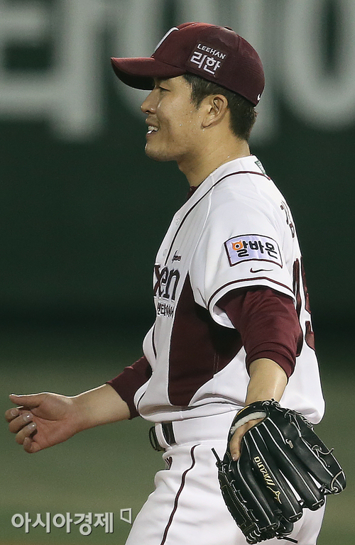 [포토] 김병현 '무사 만루 위기 탈출!'