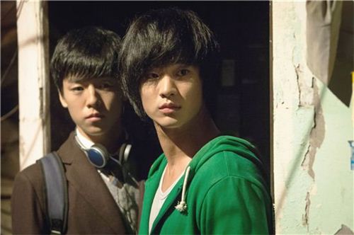 '은밀하게 위대하게' 개봉 이틀 만에 '50만 관객' 돌파 … 김수현 '通 했다'