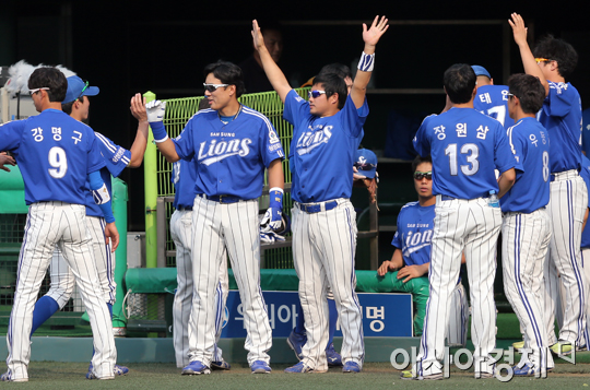 [포토] 위기 탈출에 기뻐하는 삼성 라이온즈