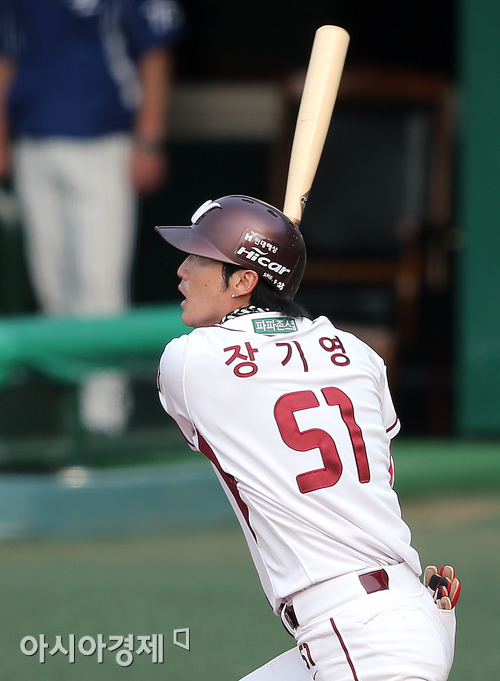 [포토] 장기영 적시타 '다시 동점이다!'