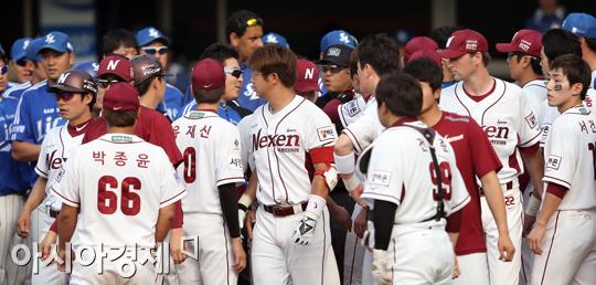 [포토] 뒤엉킨 넥센-삼성