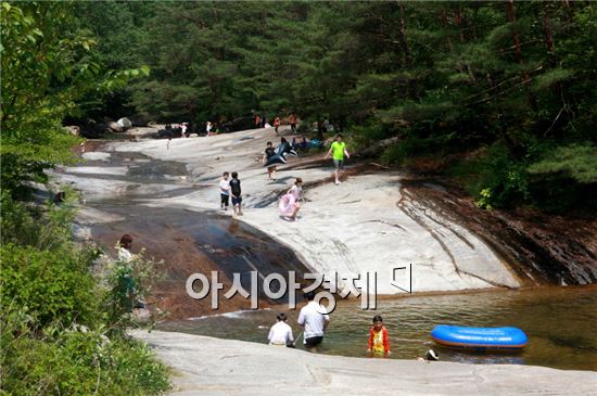 [포토]더위엔 계곡이 최고여