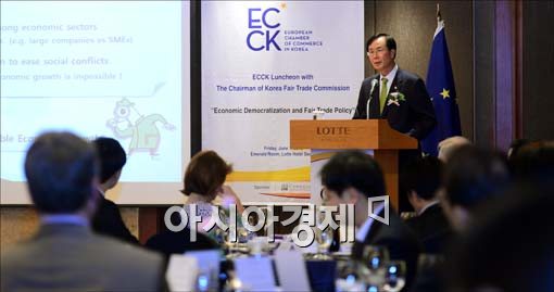 [포토]강연 중인 노대래 공정거래위원장