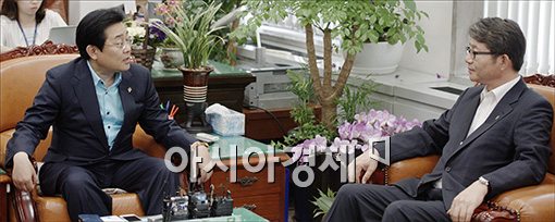 [포토]야당 찾아간 류길재 통일부 장관