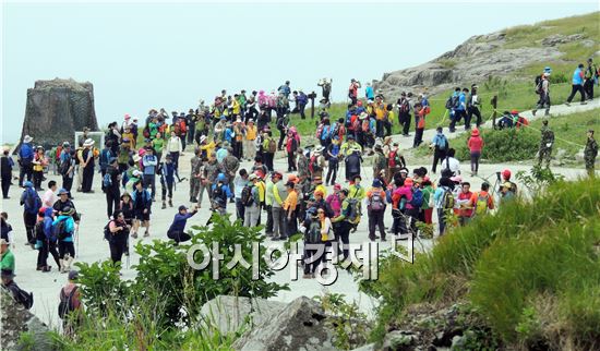 [포토]무등산 국립공원 장상 개방 인파 