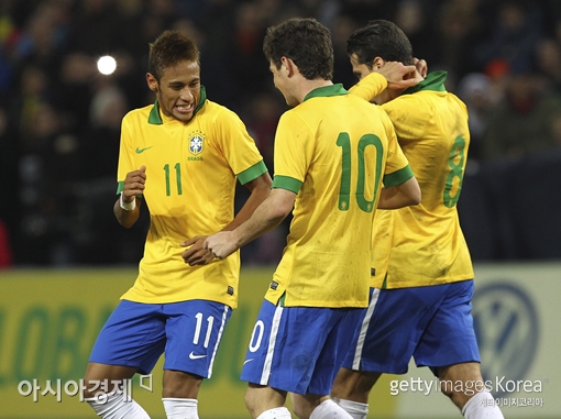 '네이마르 3G 연속골' 브라질, 이탈리아에 4-2 쾌승