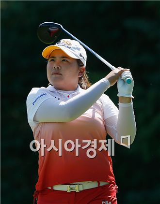  박인비가 웨그먼스LPGA챔피언십 최종일 6번홀에서 티 샷한 공을 바라보고 있다. 사진=Getty images/멀티비츠 